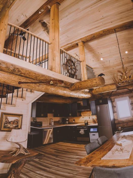 The Black Crow Lodge with w Hot Tub & Views