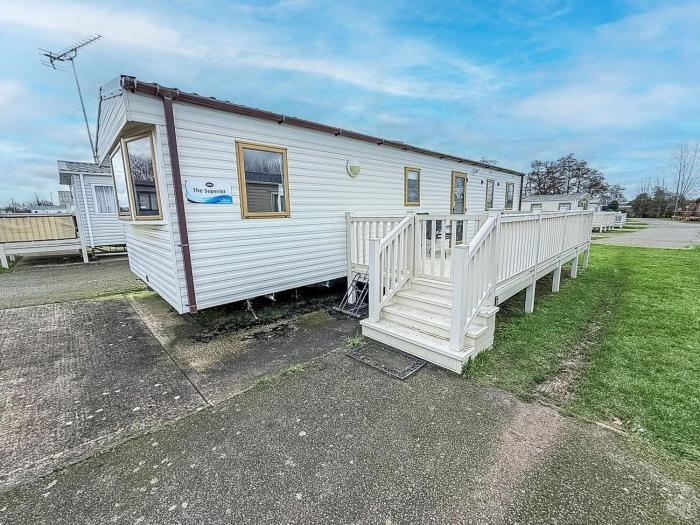 Dog Friendly Caravan With Decking At Manor Park In Hunstanton Ref 23063W