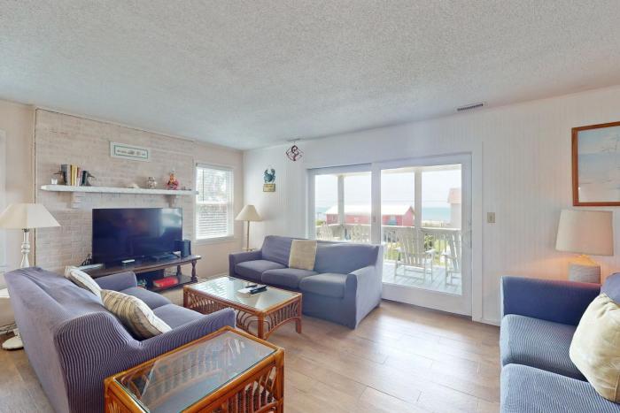 Charming coastal dog friendly apartment near the beach