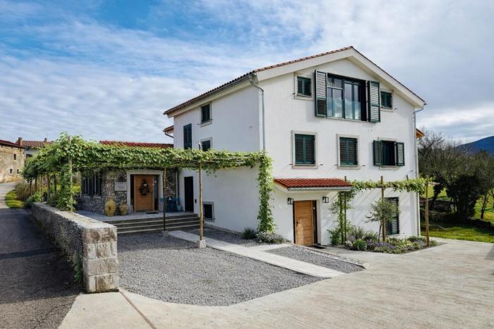 Private Villa for 12 Peaceful Karst Escape