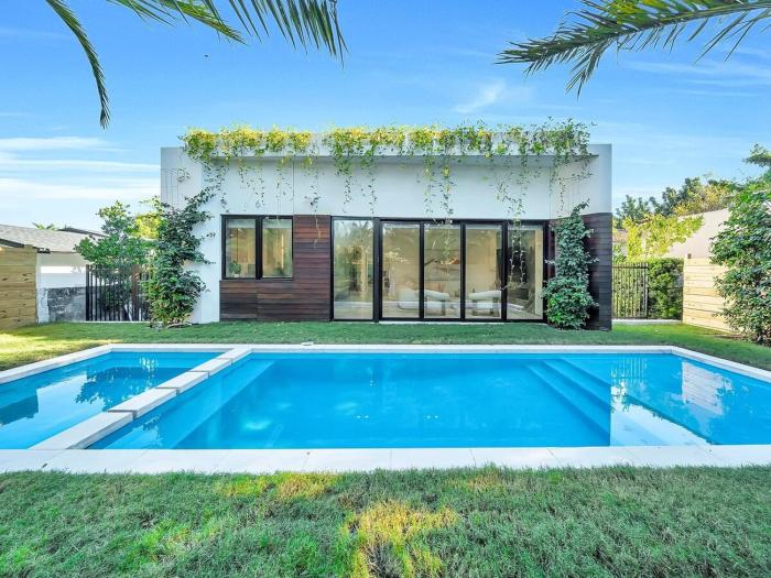 Luxury Pool Home - Downtown Brickell