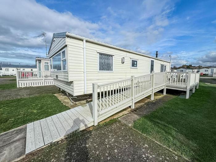 Charming Caravan At Manor Park, Nearby Hunstanton Beach In Norfolk Ref 23035C