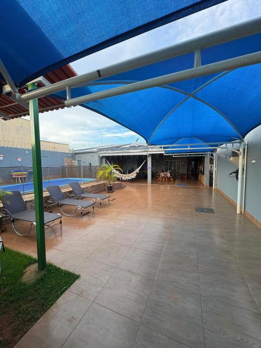 Casa ampla com piscina e lazer completo a 1h do Autódromo de Goiânia