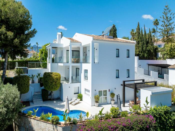 Elegant Marbella Villa with Seaview