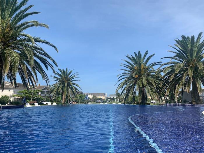 Casa condomínio com excelente estrutura, 500m mar