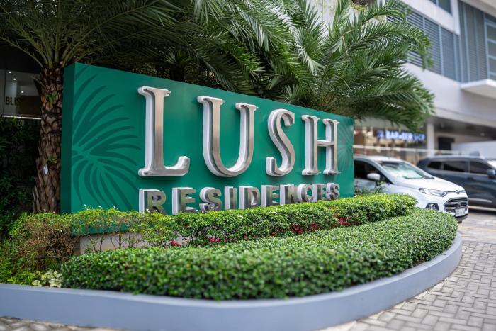Stylish Makati 1BR w Balcony Netflix and Fast Wifi