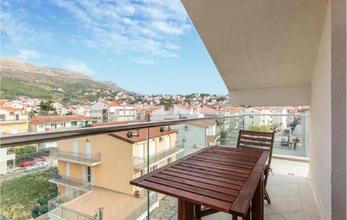 Lovely Apartment In Podstrana With House Sea View