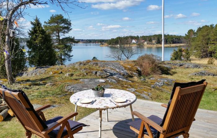 Gorgeous Home In Vikbolandet With Wifi