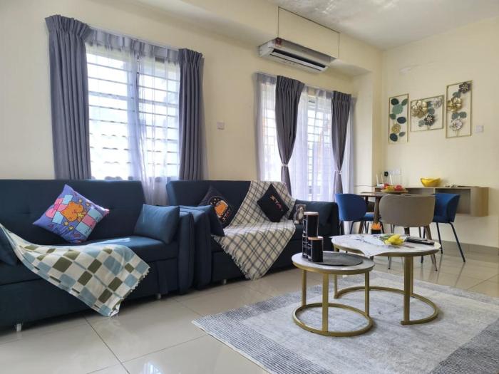 Bukit Indah 12 Pax Landed Homestay Near Aeon By STAY