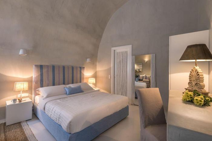 Mythical Blue Santorini Junior Suite With Outdoor Heated Jacuzzi