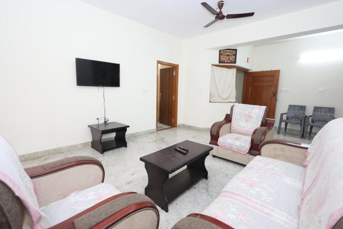 SV Homestay Tirupati - Apartment with Balcony, AC, WIFI, TV and Parking