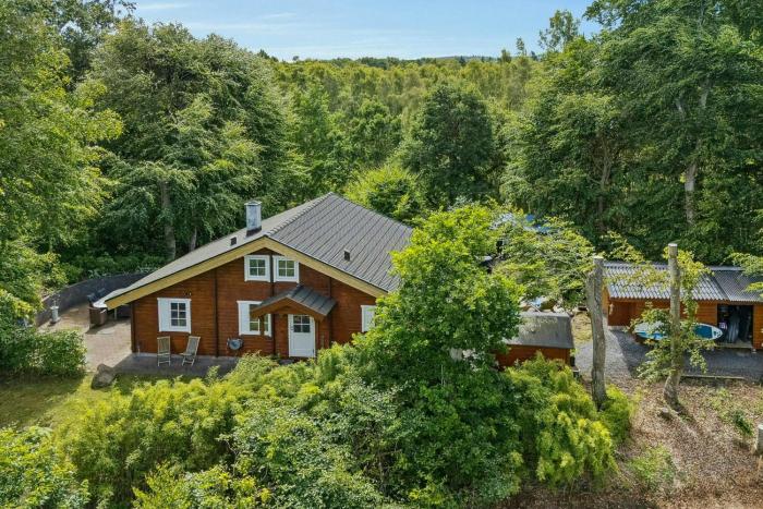 Summer House With Annex Near Beach In Fjellerup