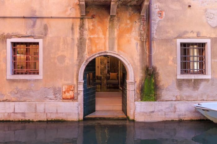 Golden Water Door 5min SanMarco 5min Rialto