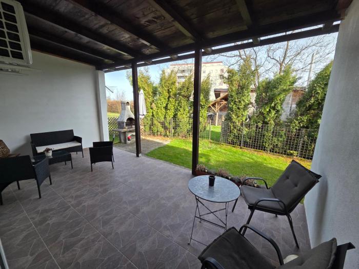 Apartman Jelena with Private Garden & BBQ