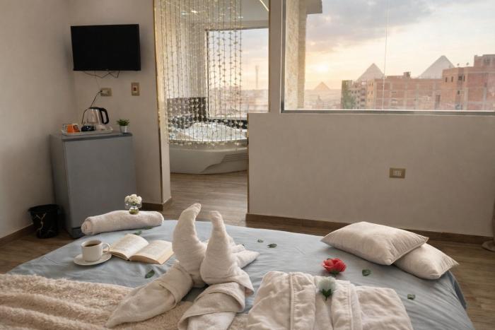 Anubis pyramids hotel & jacuzzi