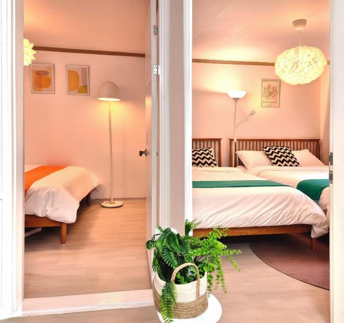 Hongdae, 3 Rooms 4 Beds,1st Floor, Airport Bus 5 Minutes, Newly Renovated, Hotel-Level Bedding, Thorough Disinfection