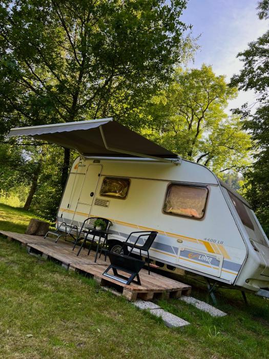 Karavan Pod Lipami