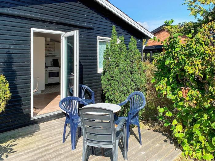 8 person holiday home in Ålbæk