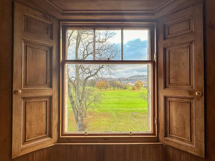 Elegant Georgian Apartment with Park View in Perth