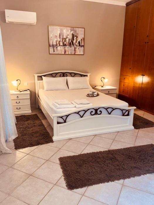 Bruskos Holiday Deluxe