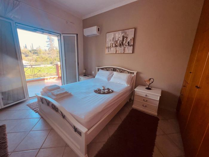 Bruskos Holiday Deluxe