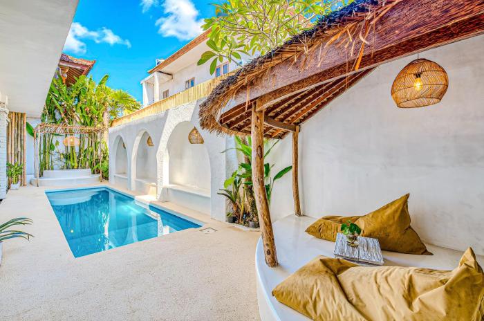 Central 9-Bedroom Villa with Private Pool, Fitness-Corner, Billiard and Rooftop in Canggu -Bali