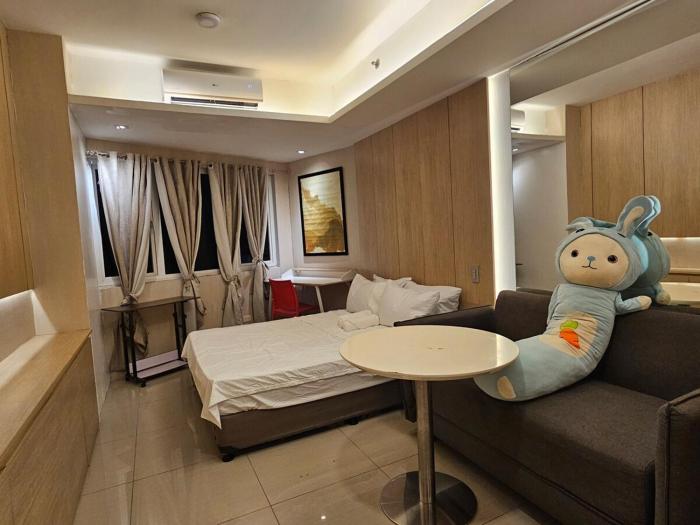 Modern 1BR Shell High Floor Ikea, NAIA, MOA