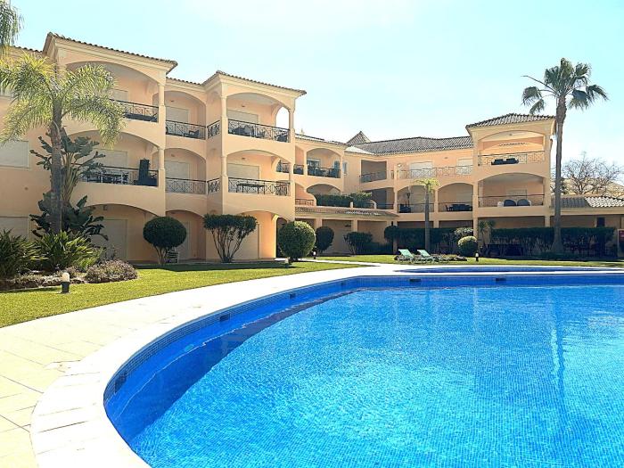 2 bed, south facing, walk to beach & vilamoura marina