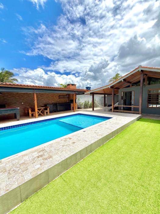 Casa com mesa de bilhar no Guarujá