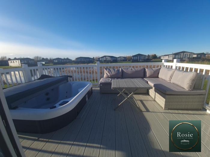 Rosie Luxury Hot Tub Caravan - theluxurycaravan - GV110 Grange Leisure Park