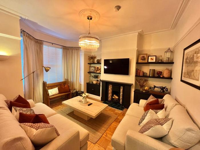 Chester Gem - Charming 3BR Home with Garden