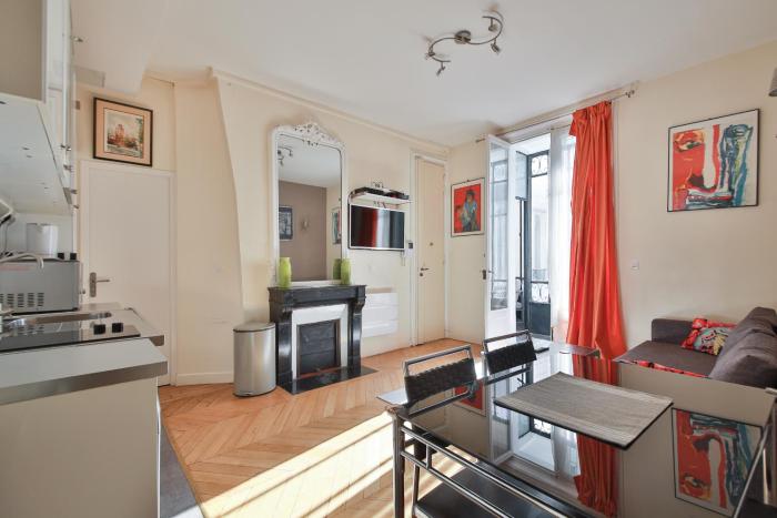 6-person apartment with 3 beds Champs-Élysées