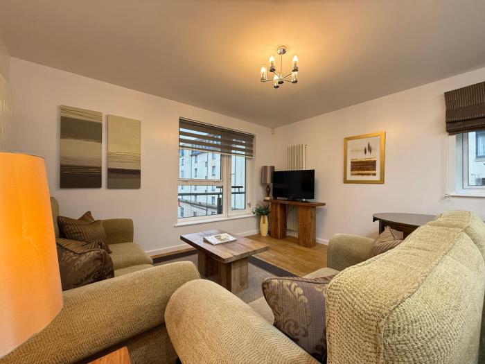 Holyrood Apartment with parking & lift access