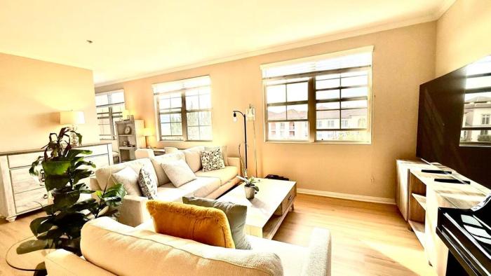 Spacious Studio - 2 Beds - Walk to Irvine Spectrum