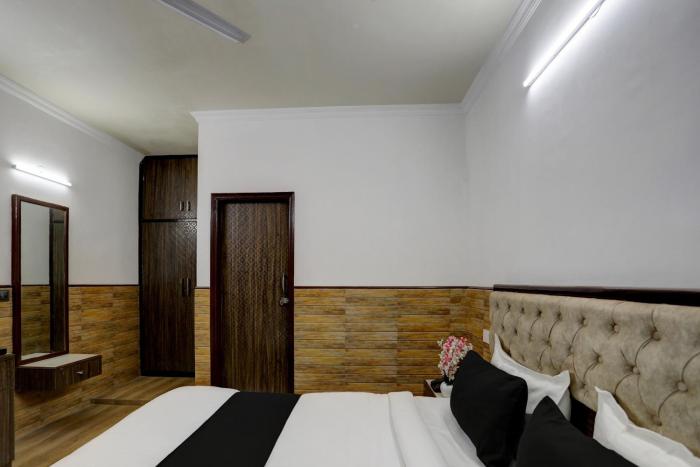 Super Hotel O POONAM VILLA