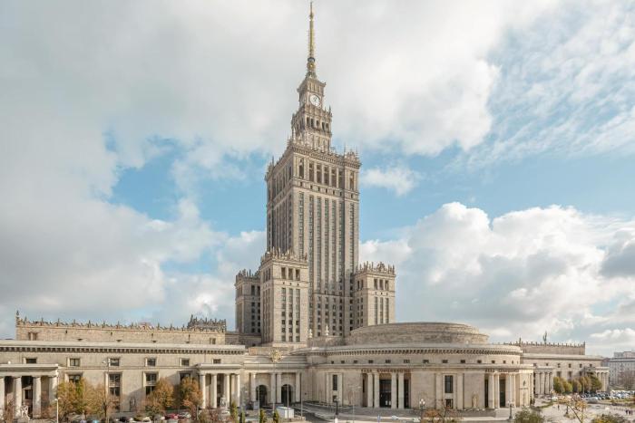 Cozy Apartment with View of the Palace of Culture and Science by Noclegi Renters