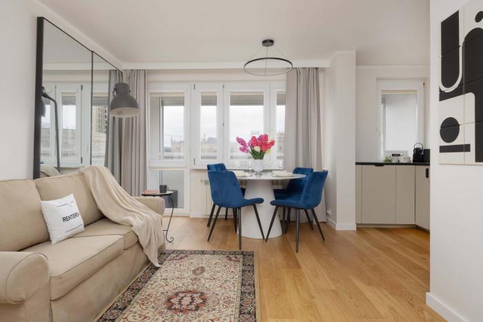 Cozy Apartment with View of the Palace of Culture and Science by Noclegi Renters