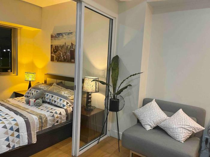Cool 1BR Acqua Livingstone Netflix Pool and Gym
