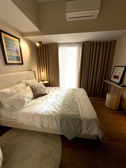 Cozy 1BR in BGC at Park Mckinley West Near Airport