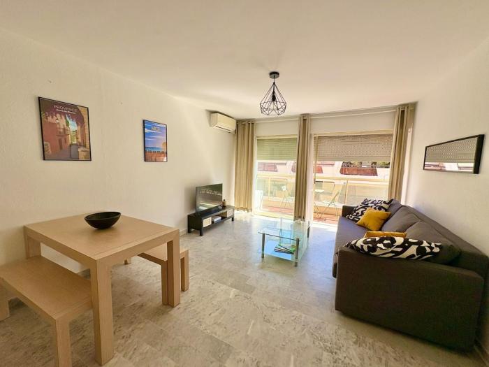 T1 Lumineux terrasse & parking, cœur Juan-les-Pins