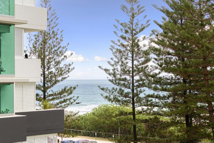 2 Bedroom Burleigh Beachfront Apt - Walk to James Street