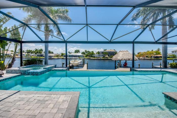 CoralVilla Carpe Diem - Infinity pool, spa, view, Tiki Hut, kayaks