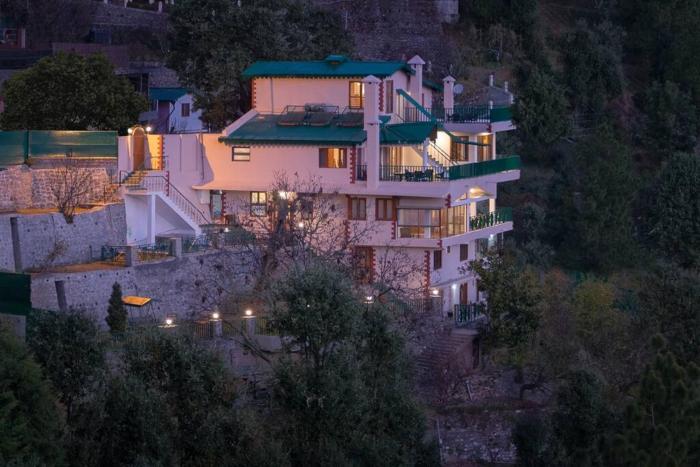 Lions Den Estate 7 BD Ramgarh serviced Villa BBQ