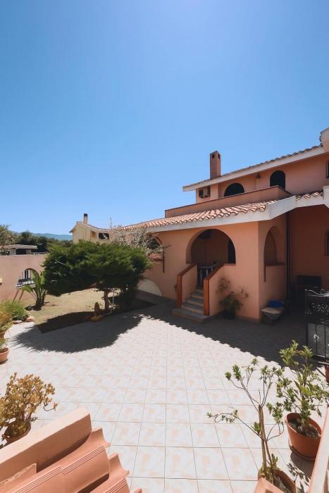 Villa Ornella - 3 bagni, giardino, mare a 1 minuto