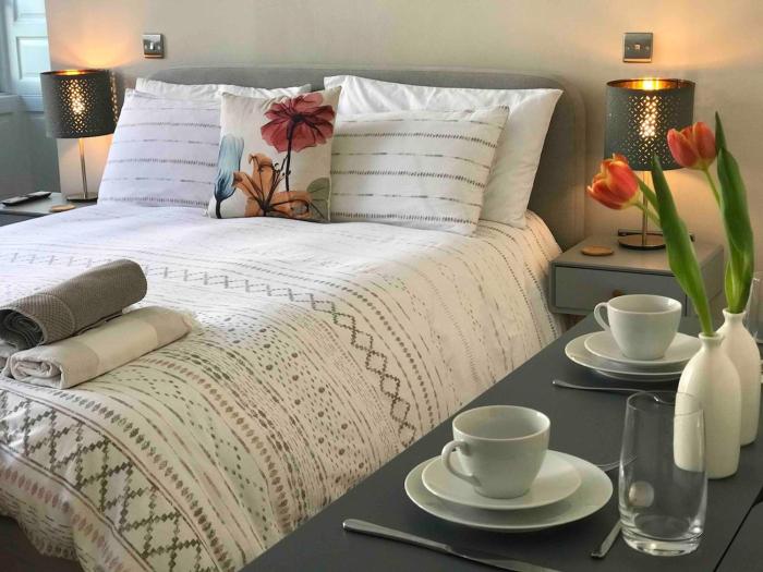 Edinburgh Castle Luxury Accommodation - Princes St