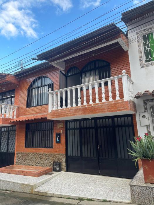 Casa Completa 3 pisos Tranquila y Hermosa