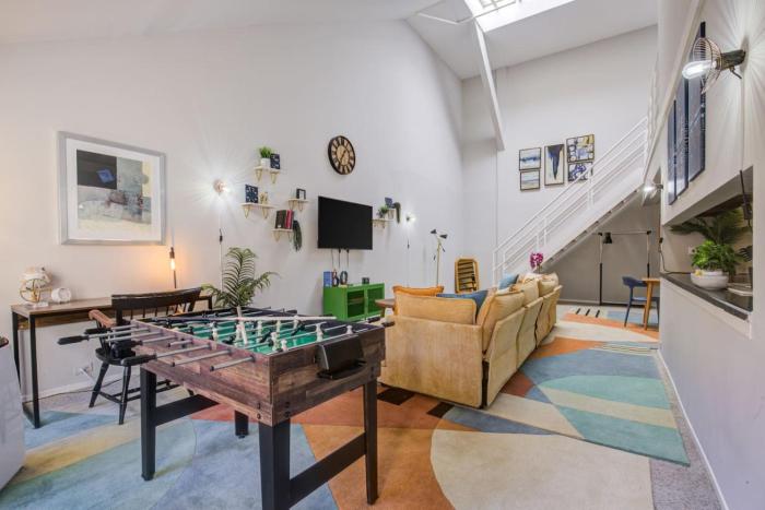 Sleep 25 - Huge Downtown Vintage Lofts, Balcony & Gym