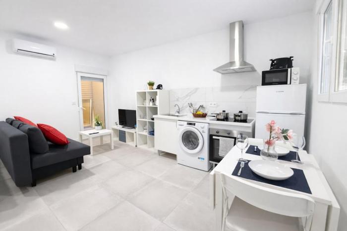 Apartment B Private Complex Metro 4pax