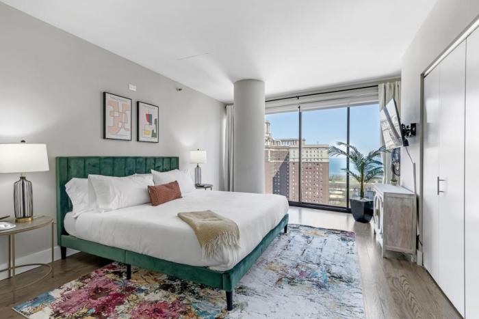 Downtown Penthouse, Parking, Gym Pvt Patio #11