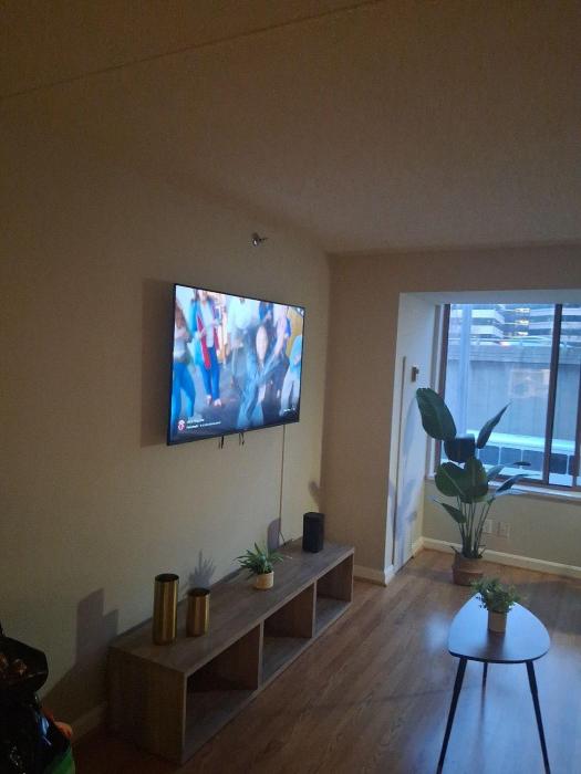 Prime location Apt W Gym & Indoor Pool